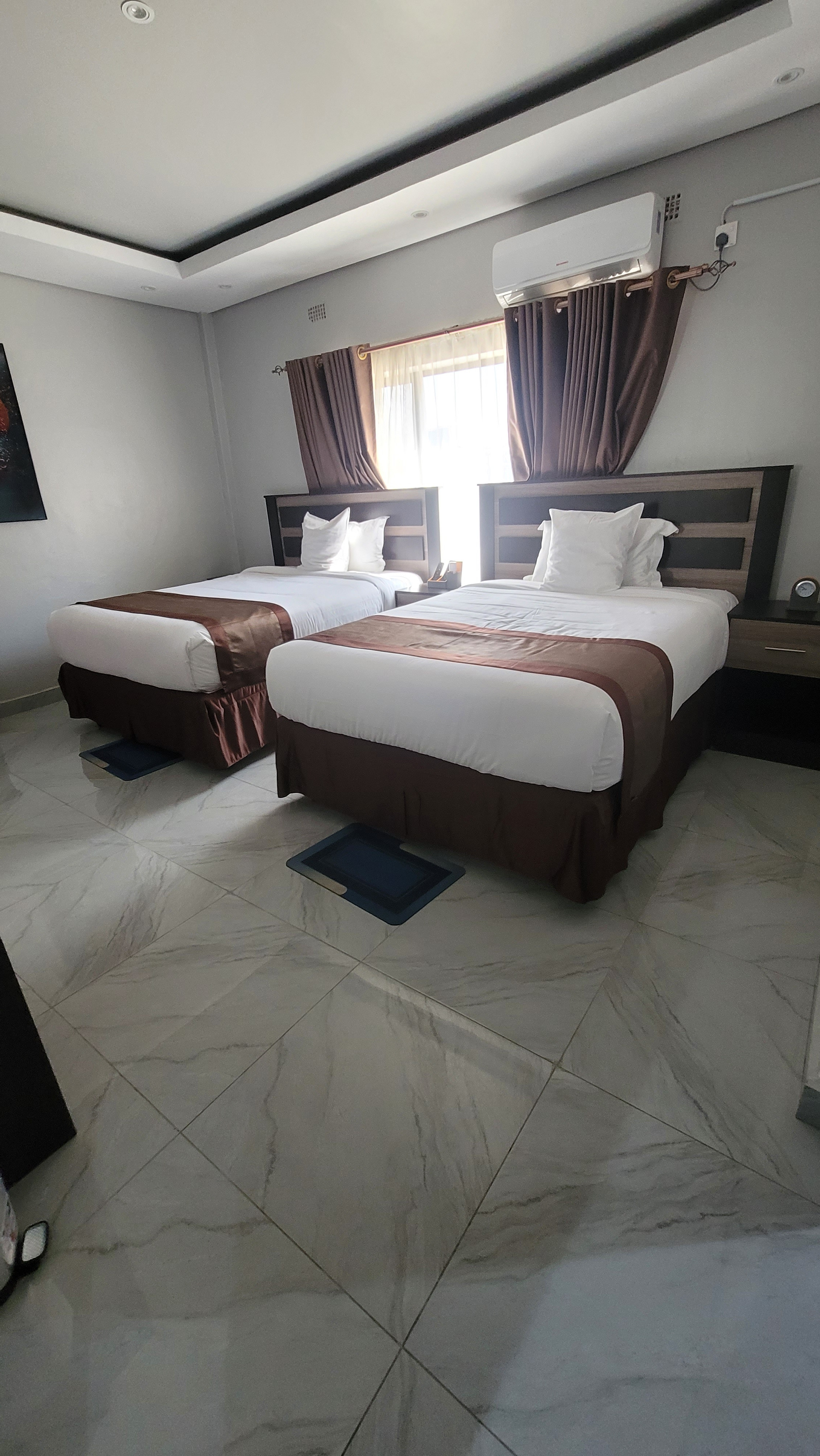 lennon-quality-hotel-1970