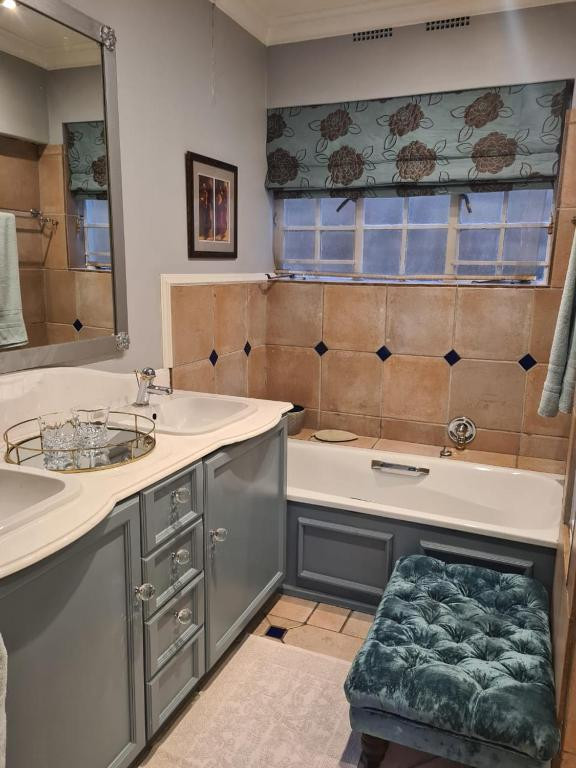 the-coach-house-2134