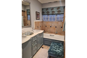 the-coach-house-2134