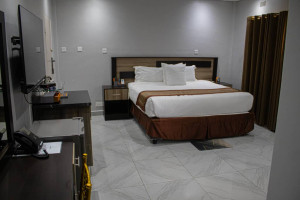 lennon_quality_hotel