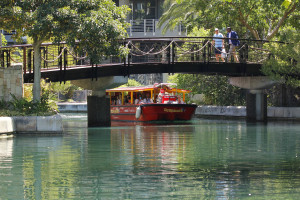 Cape Town Canal Cruise – 20 Minutes -2 Adunlts + 2 Children